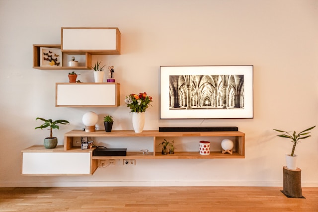 5 Cara Menghilangkan Bau Furniture yang Cepat, Mudah, & Aman