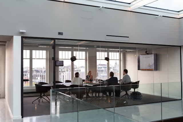 Kantor Open Space: Kenali Pengertian, Ciri, Kelebihan, dan Contohnya 